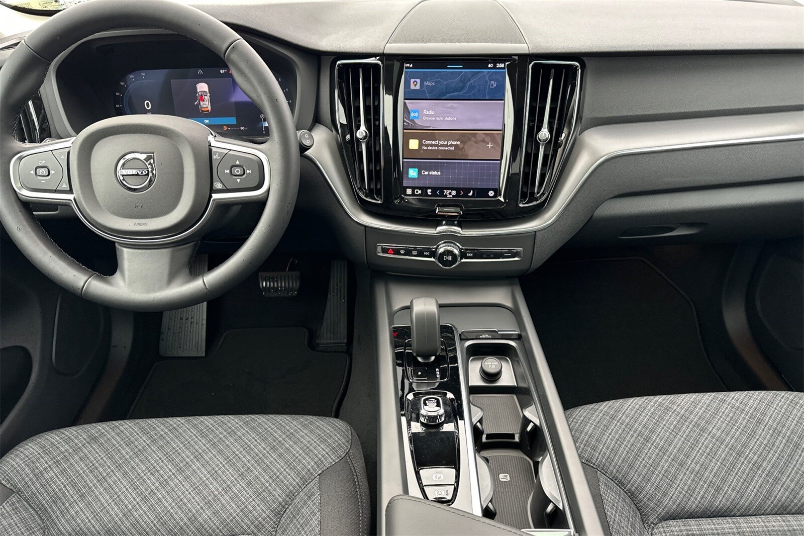 2025 Volvo XC60 B5 Core photo 3