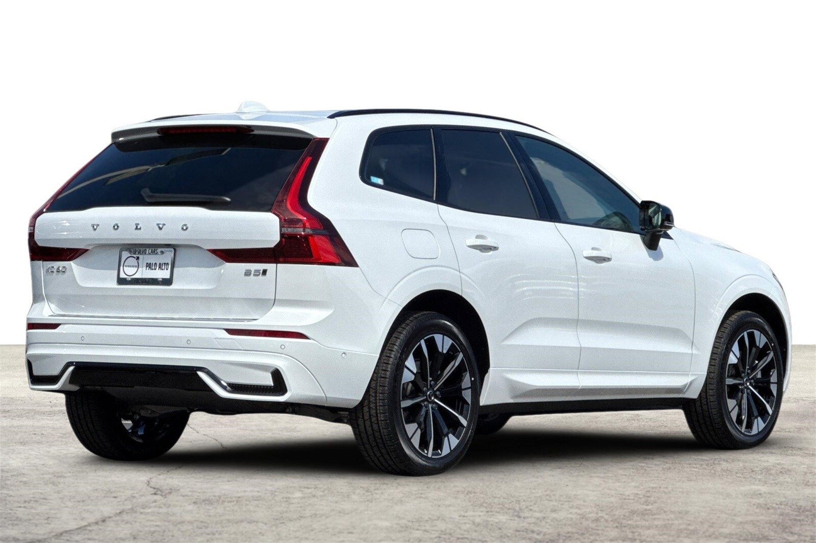 2026 Volvo XC60 B5 Plus photo 2