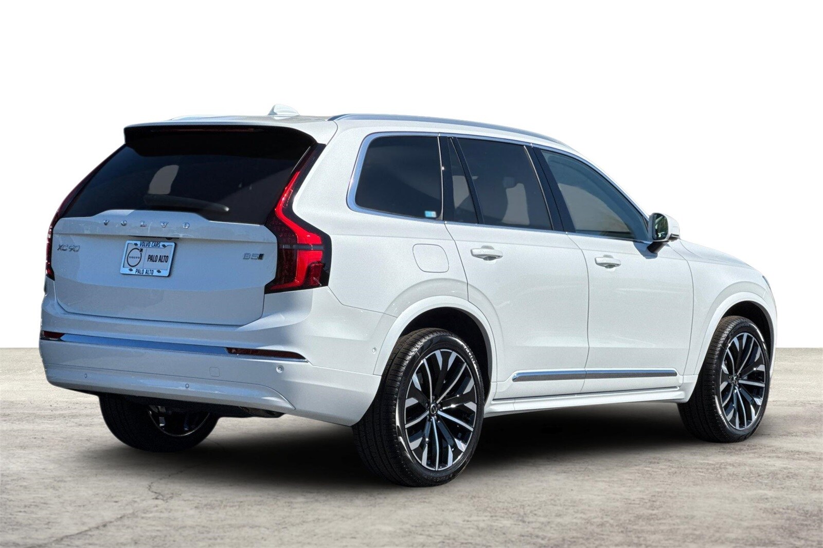 2026 Volvo XC90 B5 Plus photo 2