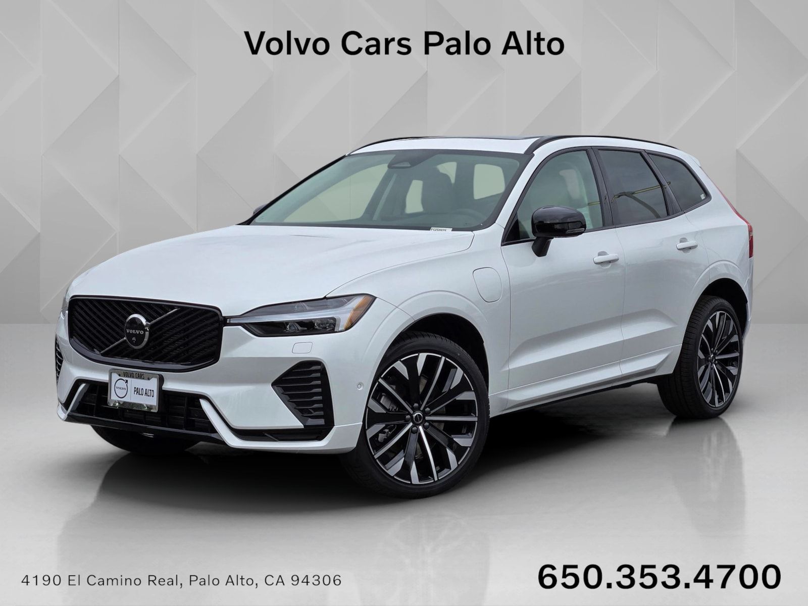 2026 Volvo XC60 T8 Ultra Dark AWD's photo