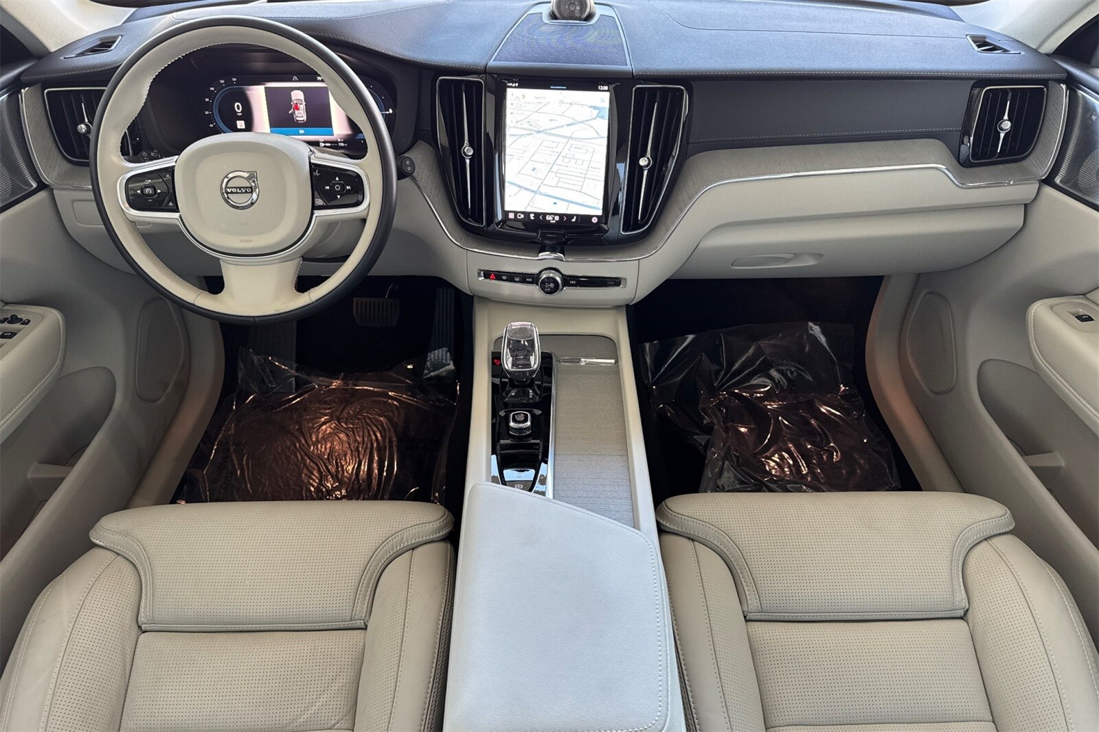 2025 Volvo XC60 Hybrid T8 photo 4