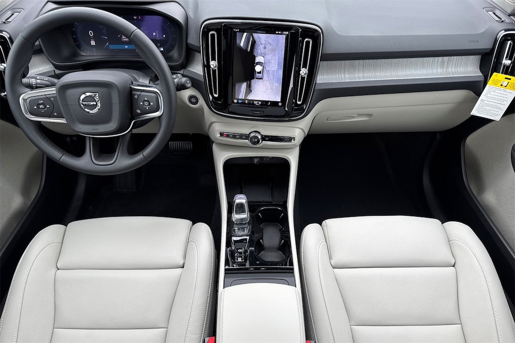 New 2025 Volvo XC40 B5 Ultra Bright Theme SUV