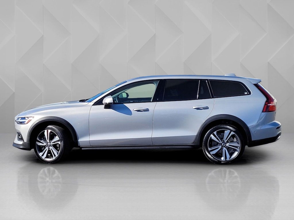 Certified 2025 Volvo V60 Cross Country B5 Plus Wagon