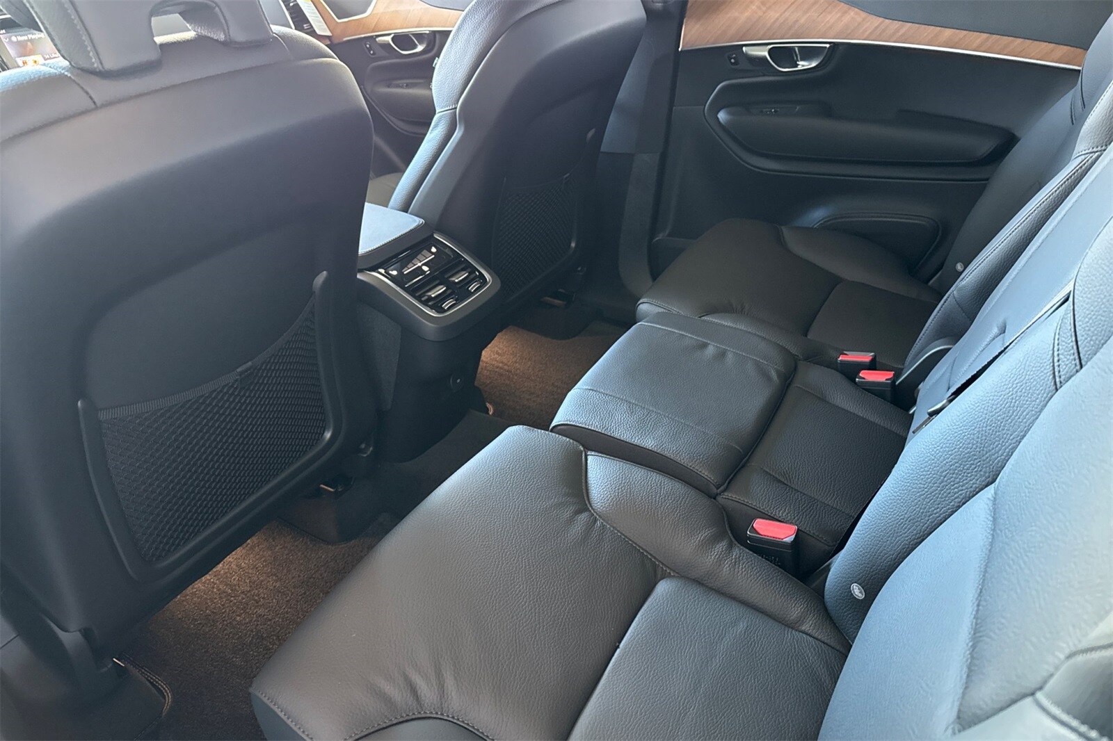 2025 Volvo XC90 Plus photo 4