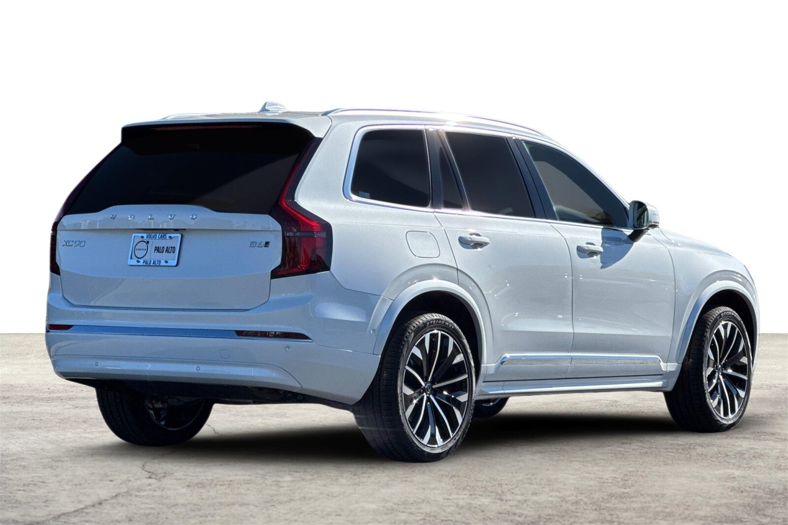 2026 Volvo XC90 Plus photo 2