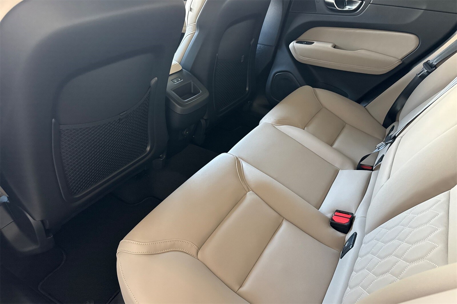 2026 Volvo XC60 B5 Plus photo 4