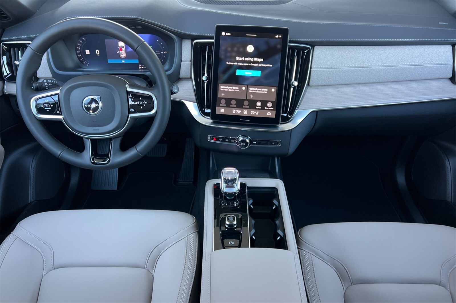2026 Volvo XC90 T8 Plus photo 3