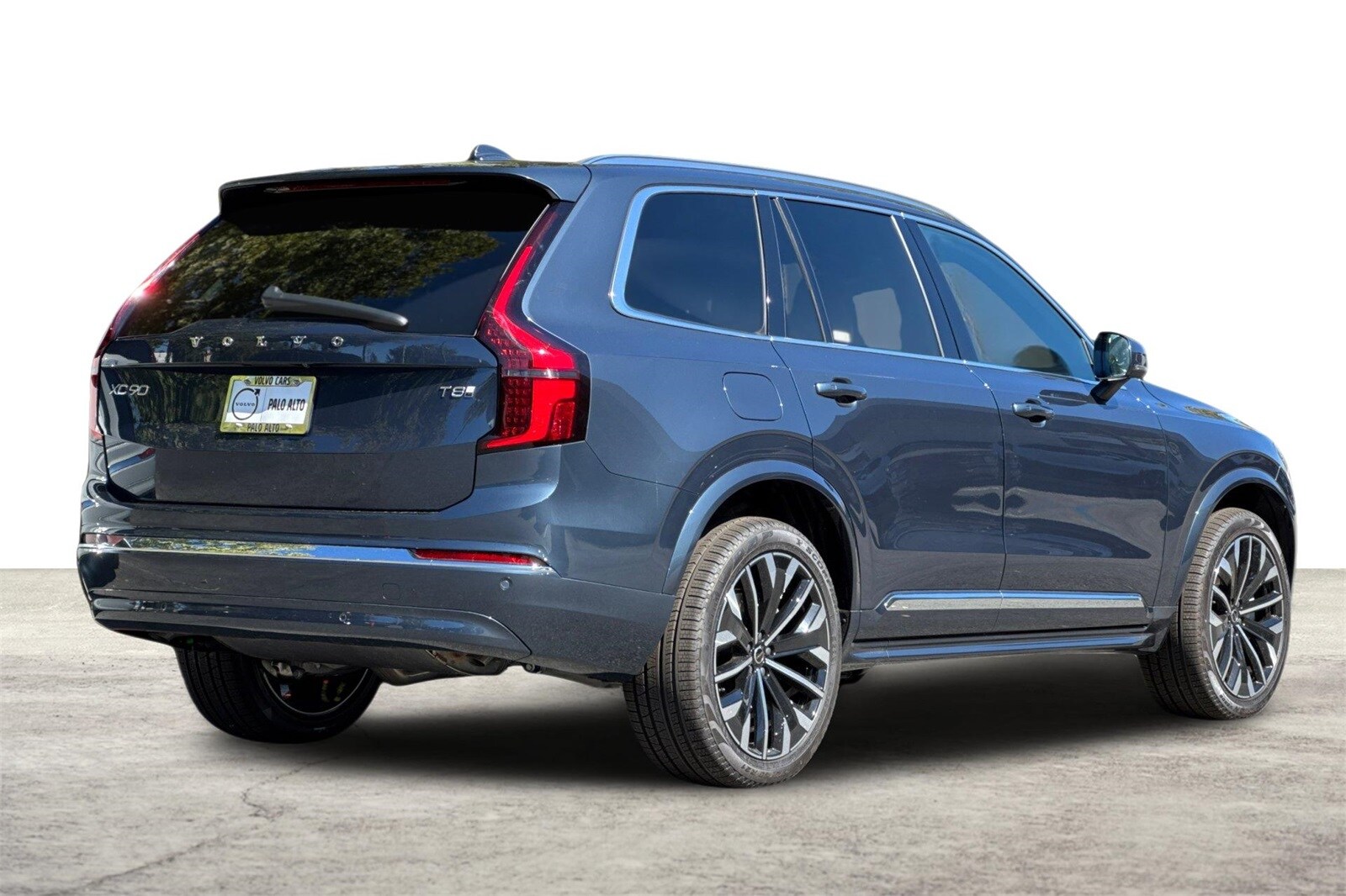 2025 Volvo XC90 T8 Core photo 2