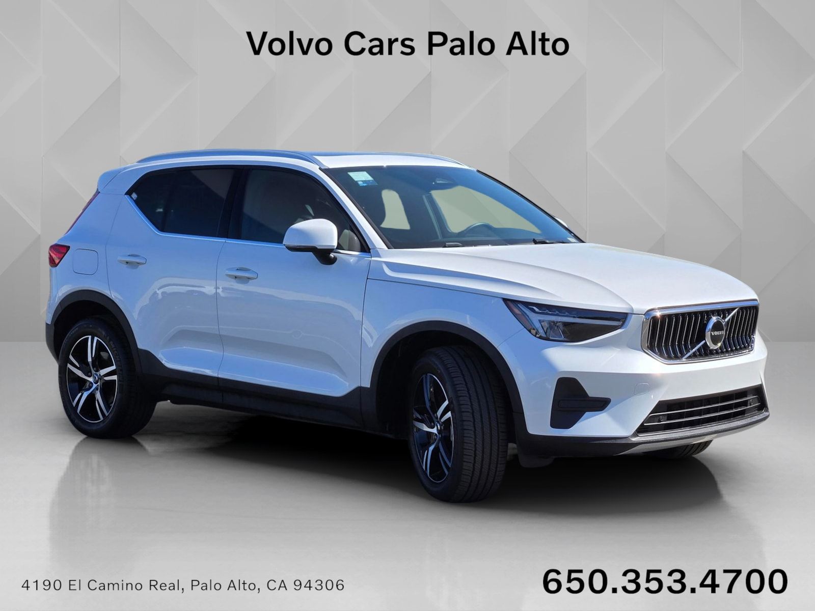 2025 Volvo XC40 B5 Core Bright AWD's photo