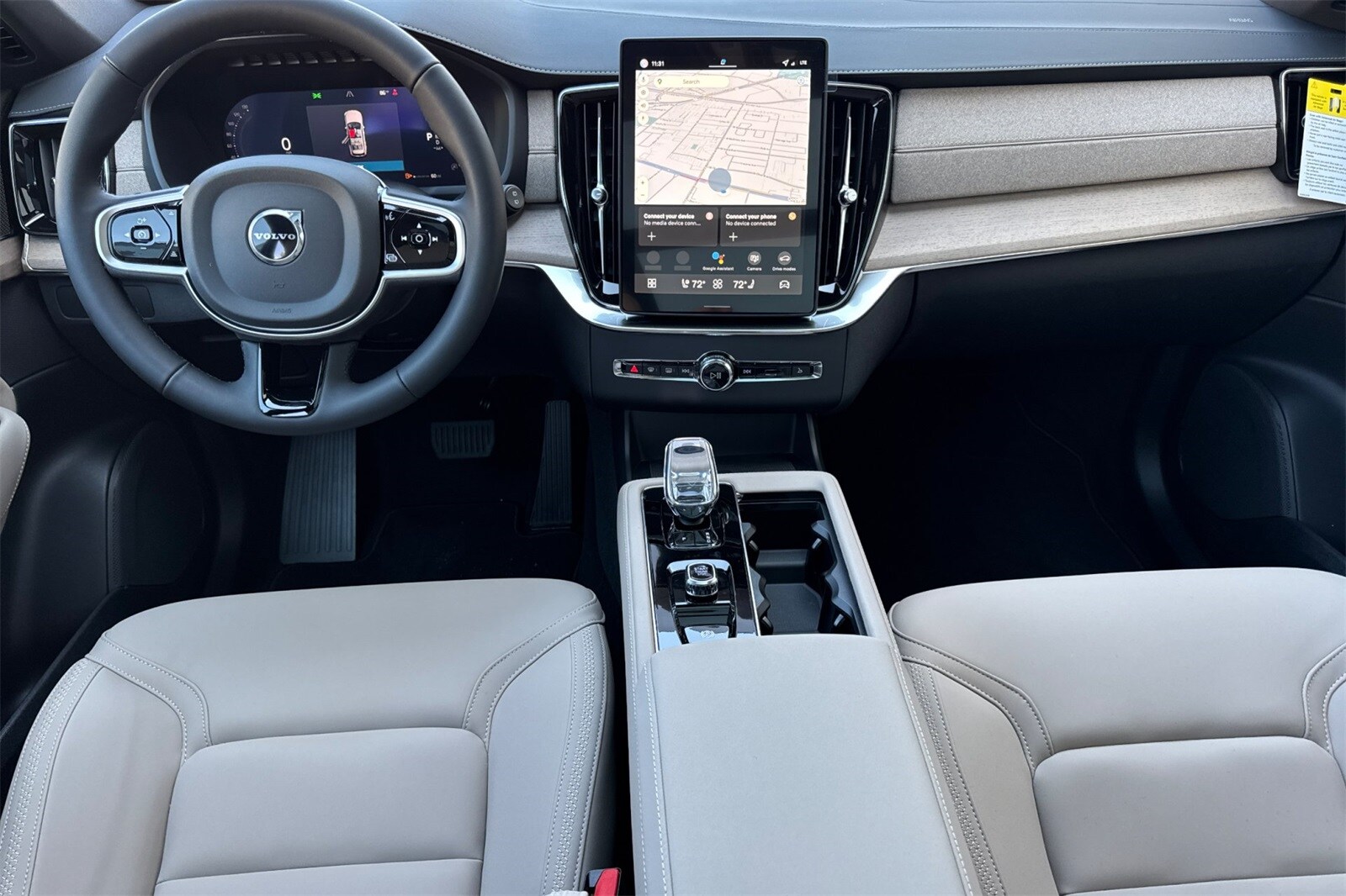 2026 Volvo XC90 Plus photo 3