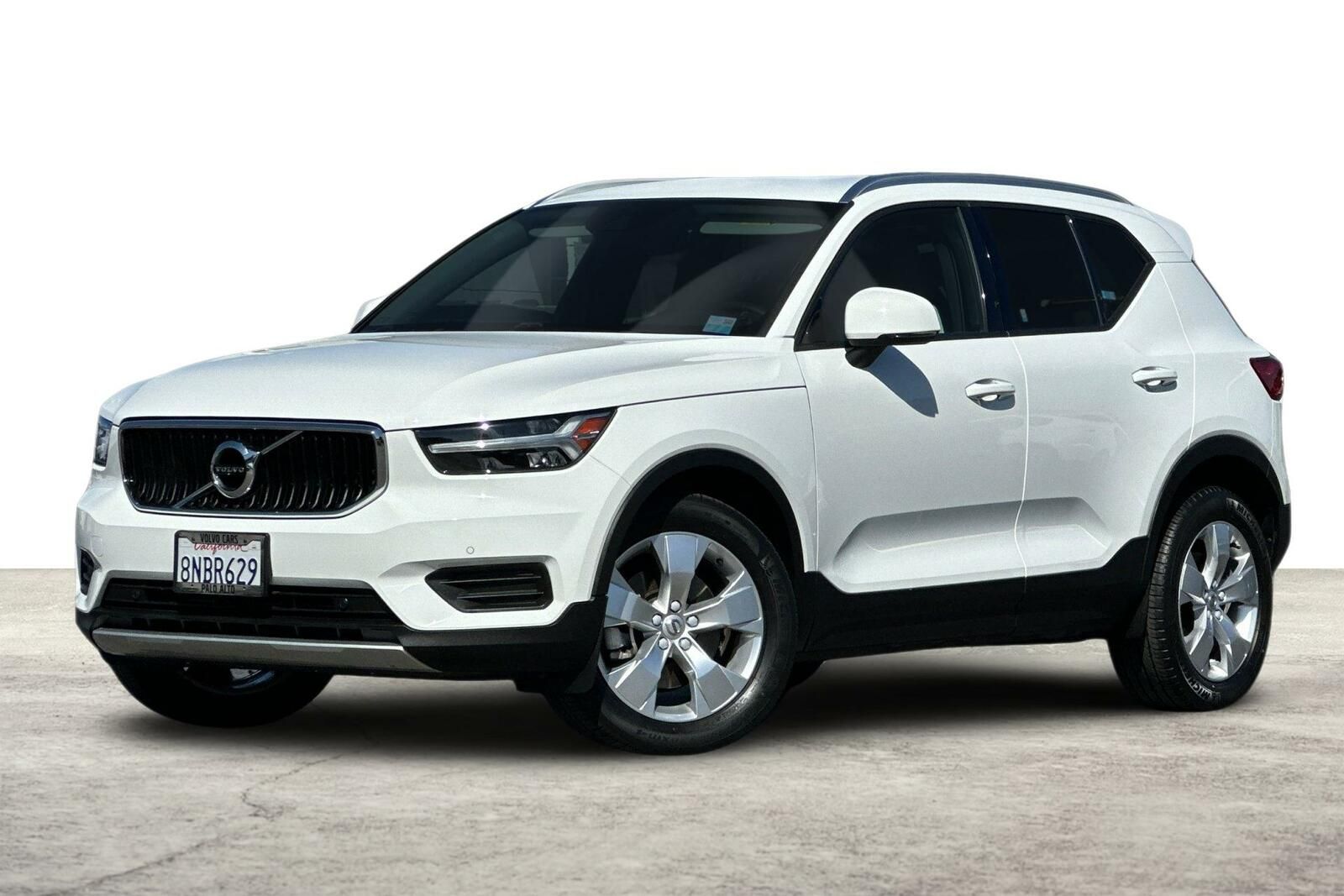 2020 Volvo XC40 T4 Momentum's photo