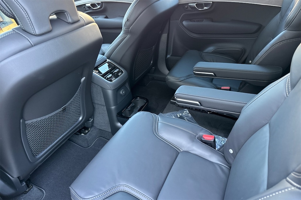 New 2026 Volvo XC90 plug-in hybrid T8 Ultra Dark Theme 6-Seater SUV