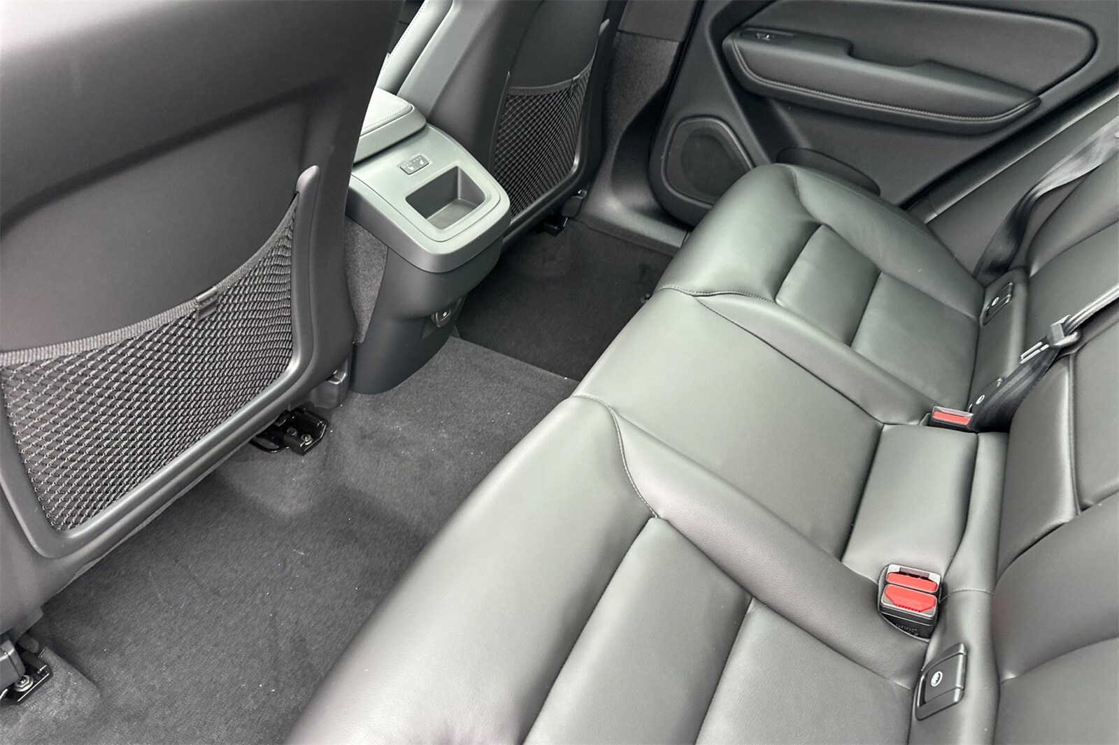 2025 Volvo XC60 B5 Core photo 4