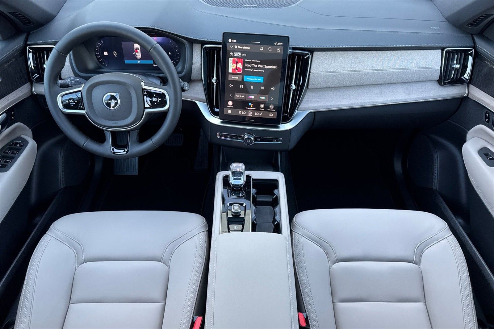 2026 Volvo XC90 Plus - Photo 3