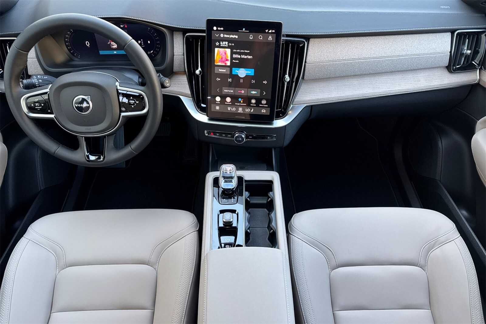 2026 Volvo XC90 B5 Core photo 3