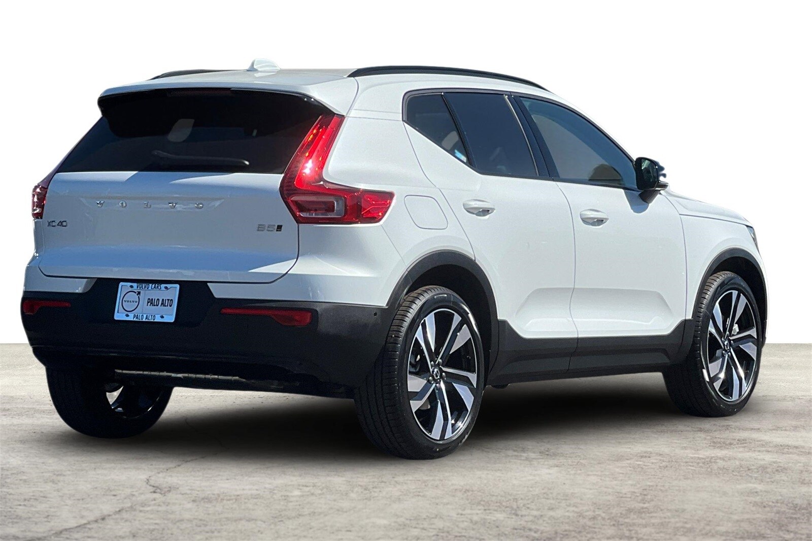 2026 Volvo XC40 photo 2