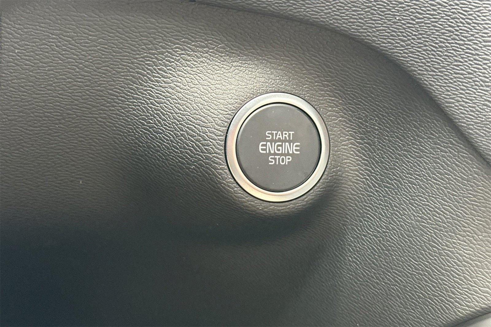 2025 Volvo XC40 Core - Photo 21