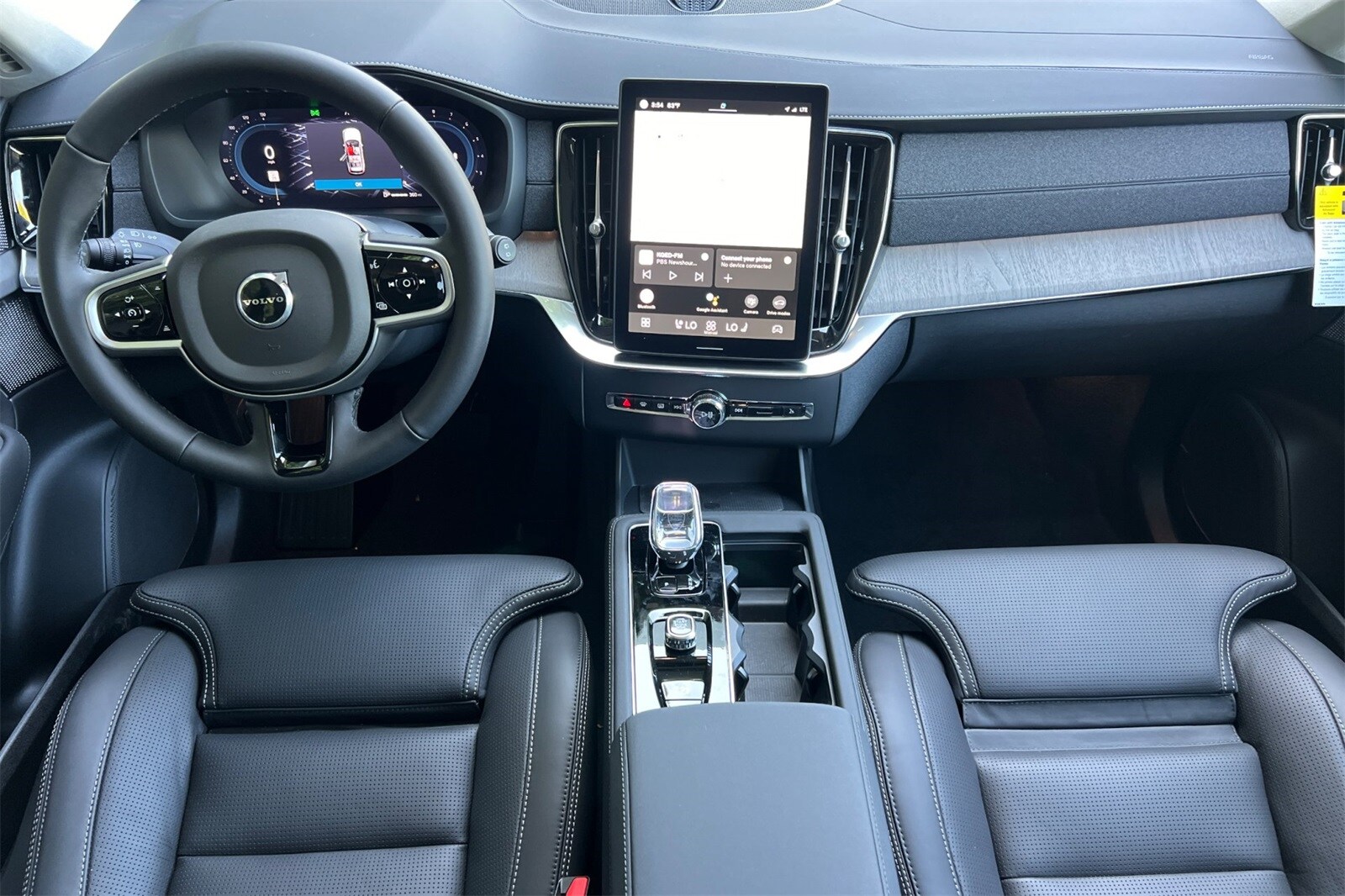 2025 Volvo XC90 photo 3