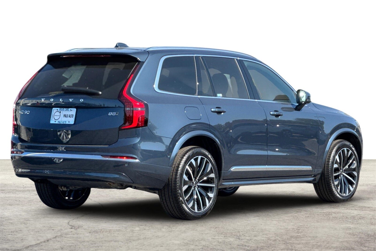 2026 Volvo XC90 B5 Plus photo 2
