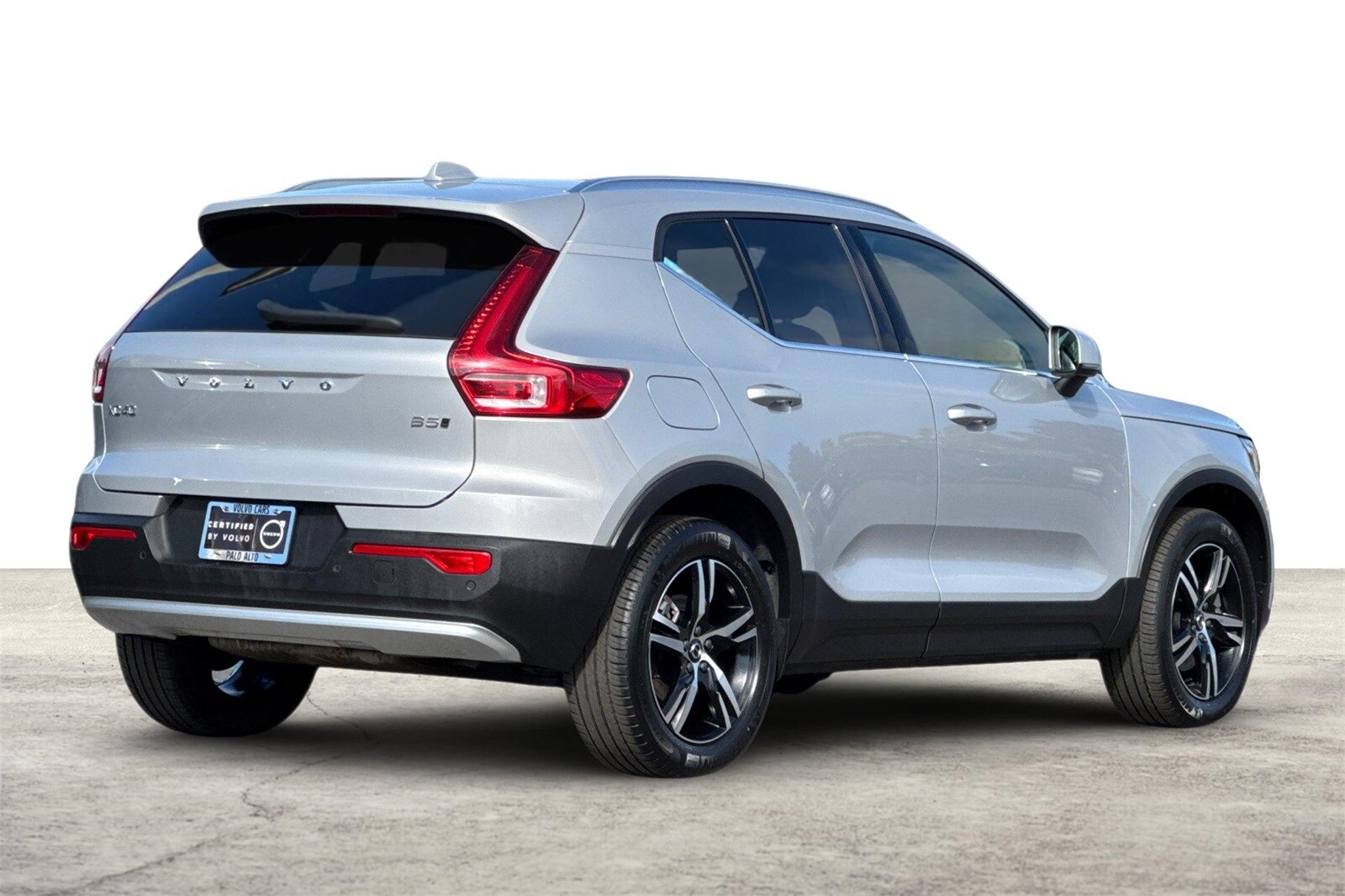 2025 Volvo XC40 Core photo 3