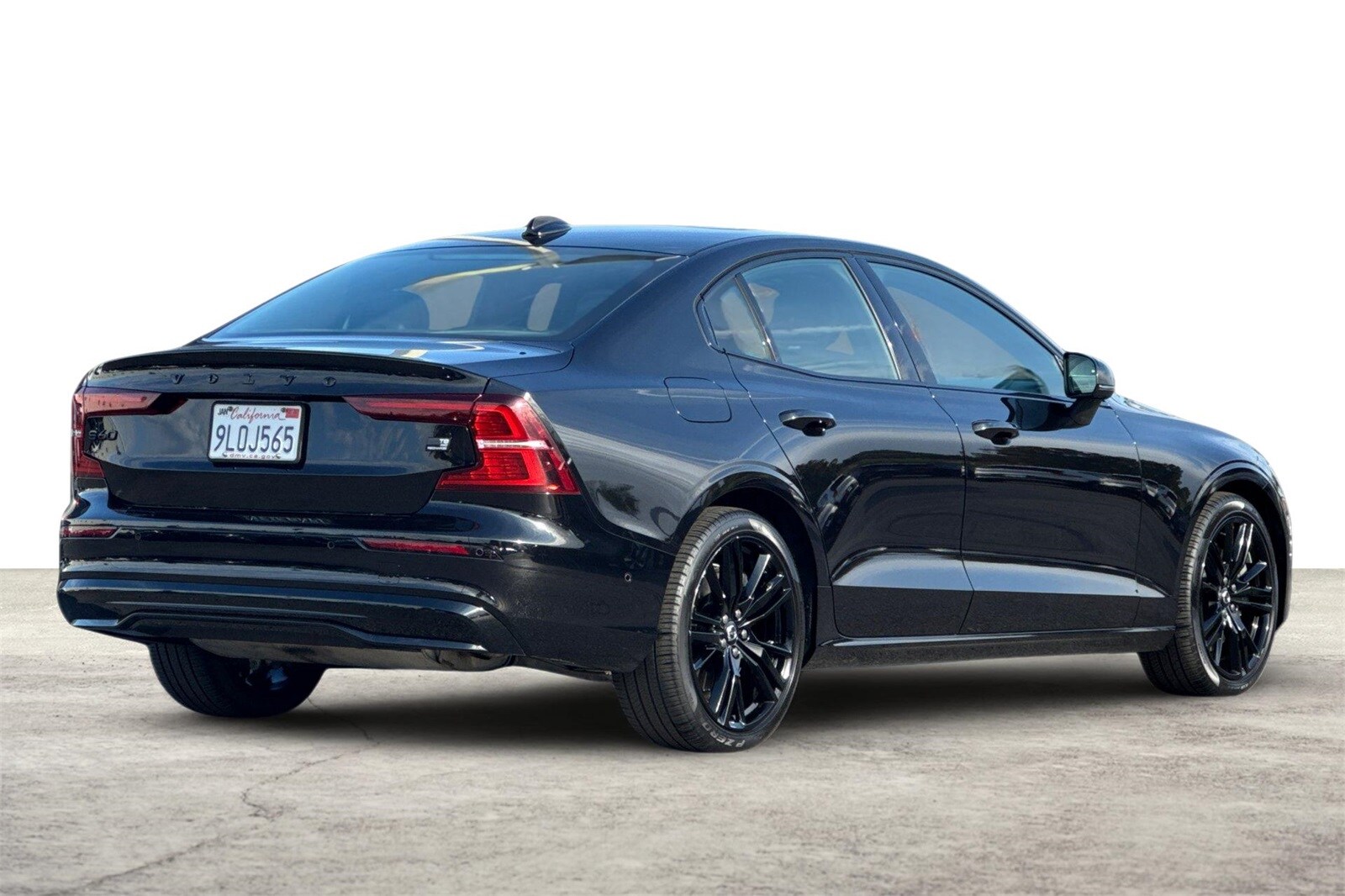 2023 Volvo S60 Recharge Ultimate photo 3