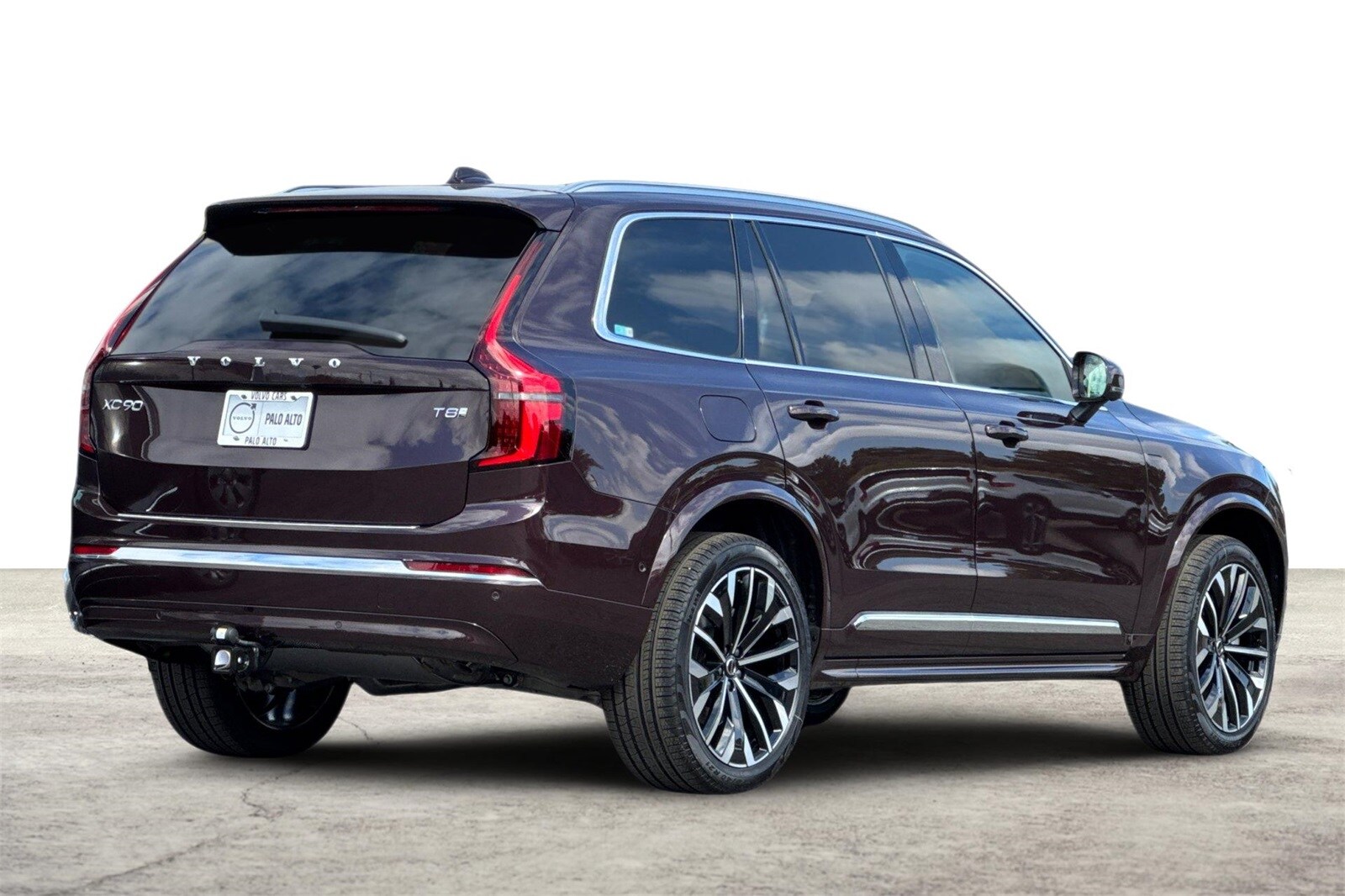2026 Volvo XC90 T8 Plus photo 2