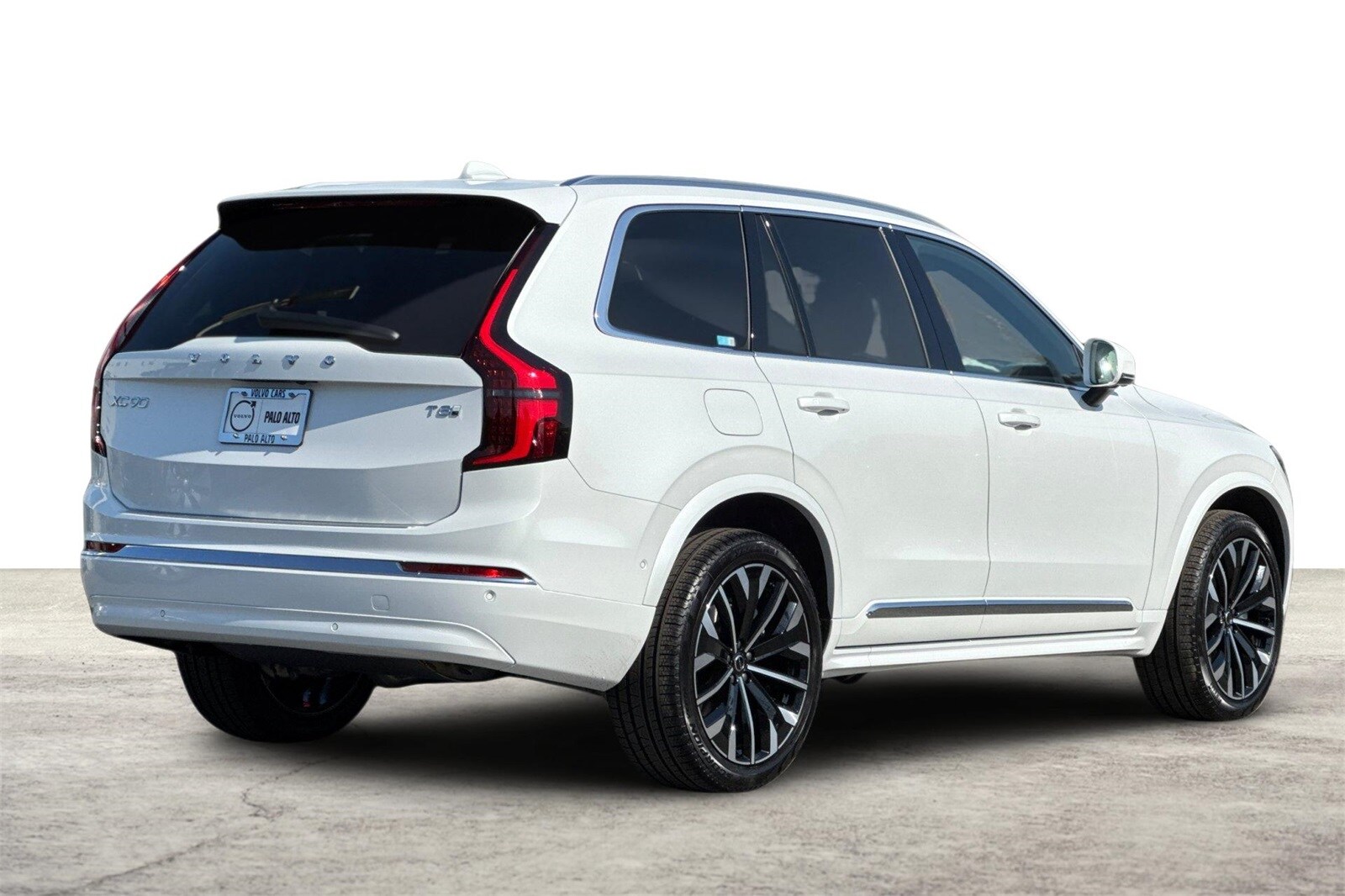 2026 Volvo XC90 T8 Plus photo 2