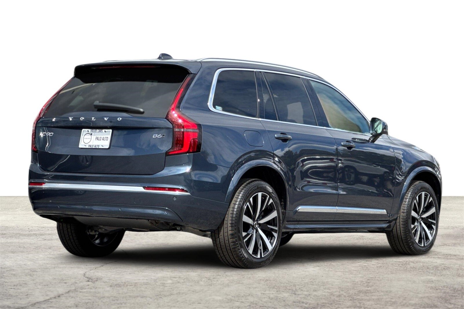 2026 Volvo XC90 Core photo 2