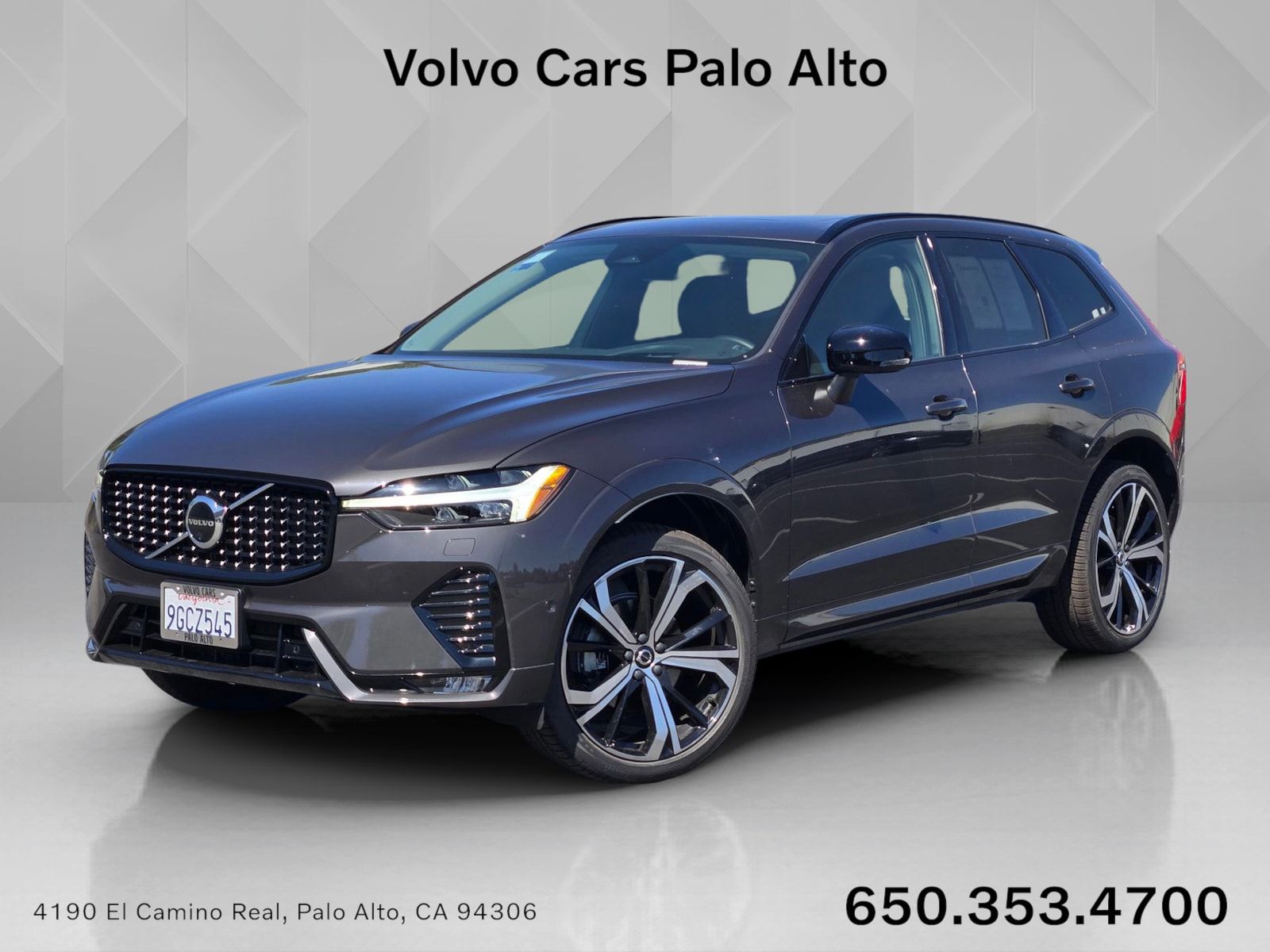 2023 Volvo XC60 B5 Ultimate Dark Theme AWD's photo
