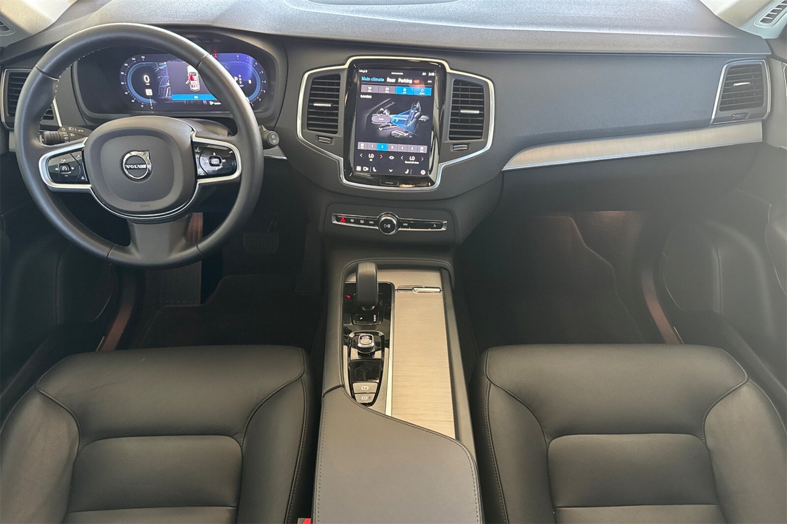 2025 Volvo XC90 B5 Core photo 4