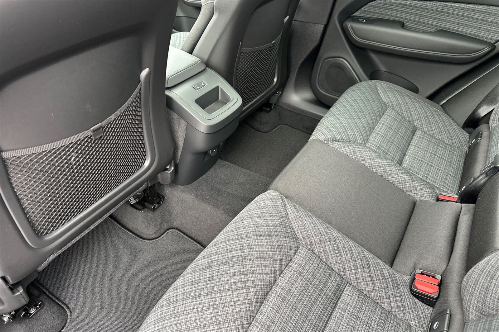 2025 Volvo XC60 B5 Core photo 4