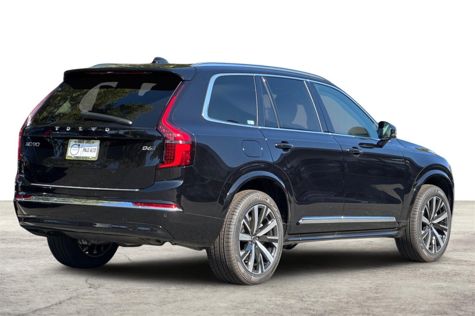 2025 Volvo XC90 Core photo 2