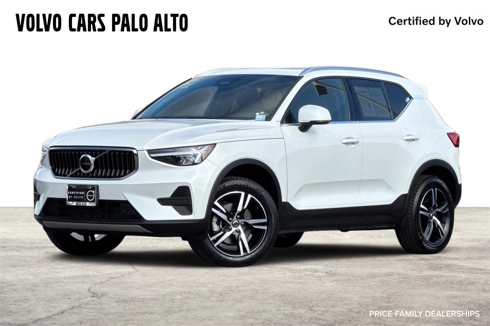 2025 Volvo XC40 Core's photo