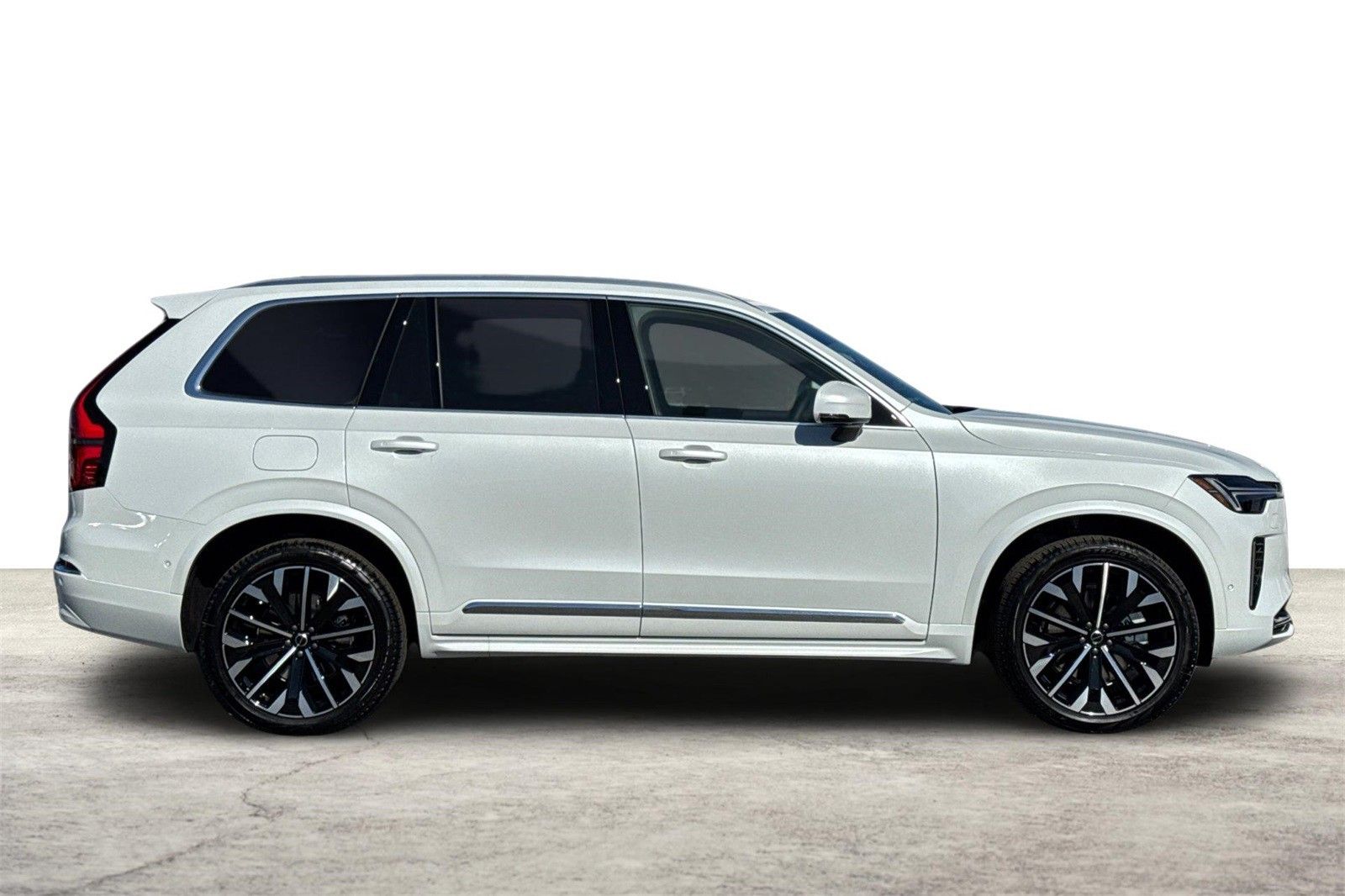 2026 Volvo XC90 Plus - Photo 8