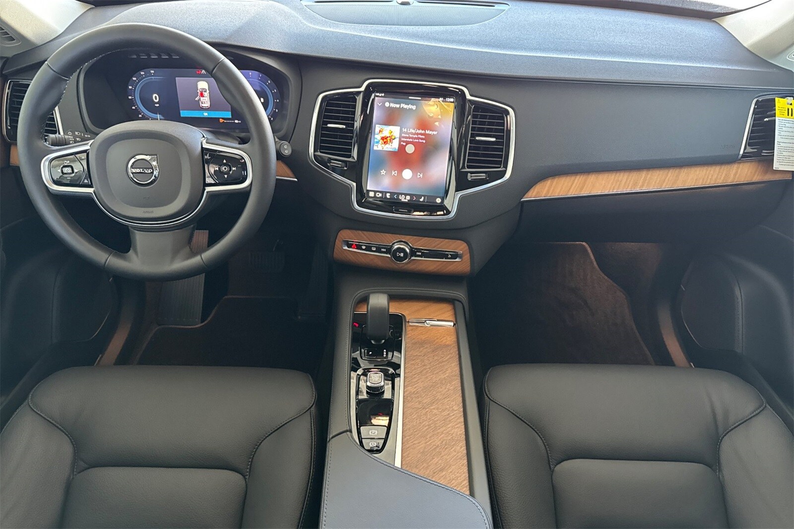 2025 Volvo XC90 Plus photo 3