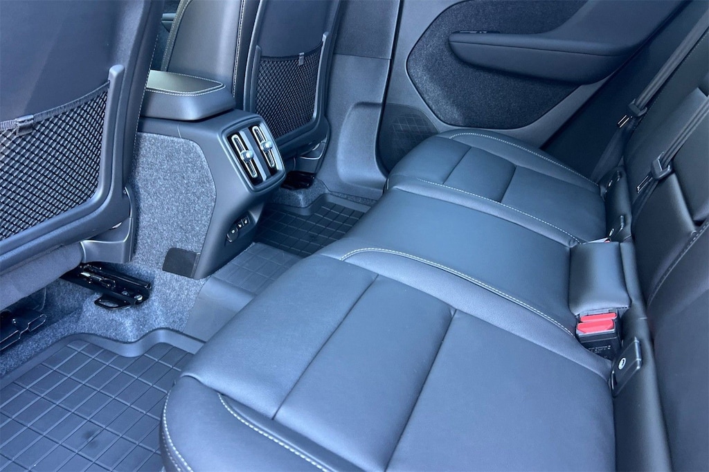 New 2026 Volvo XC40 B5 Ultra SUV