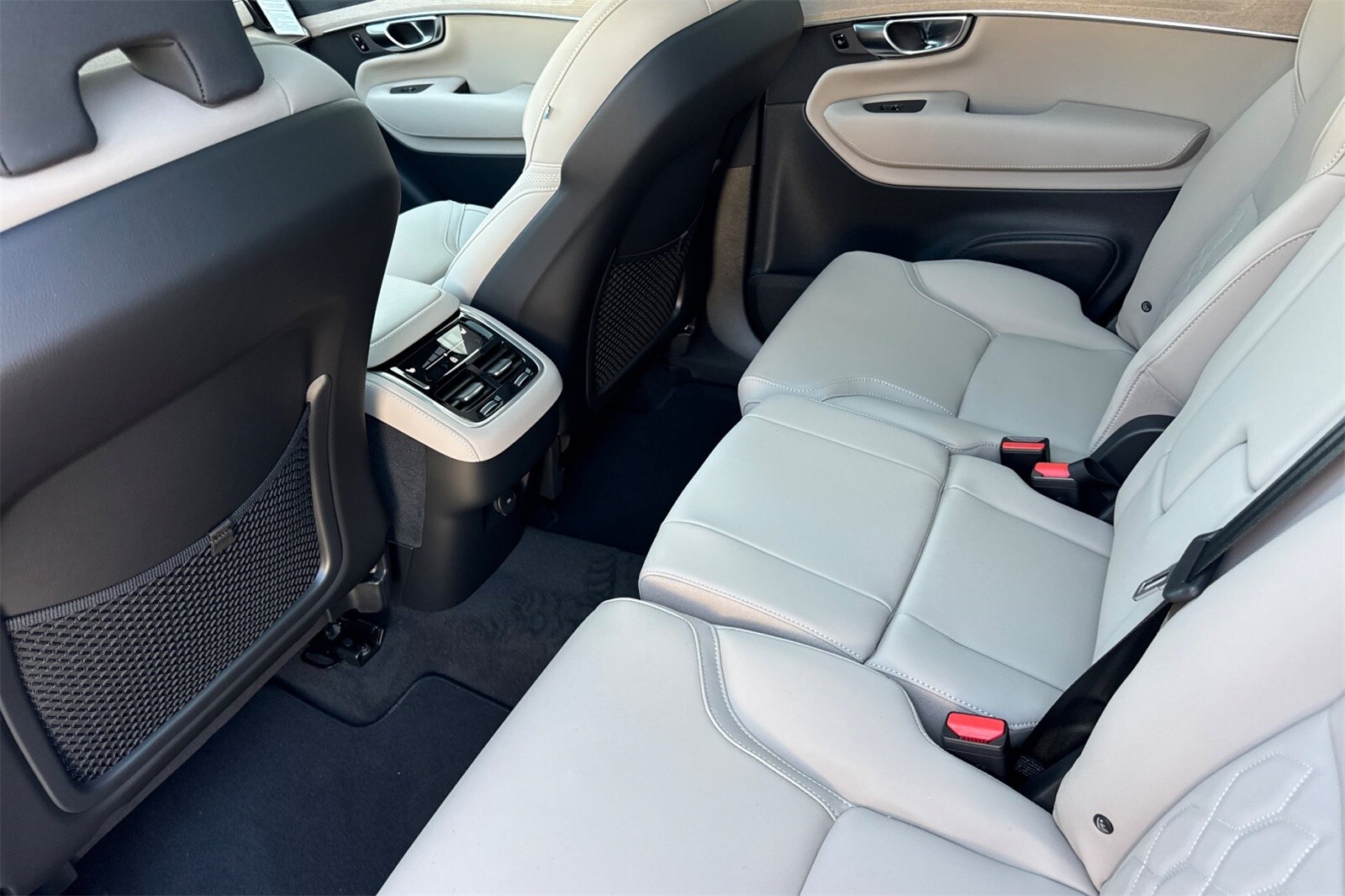 2026 Volvo XC90 Plus photo 4