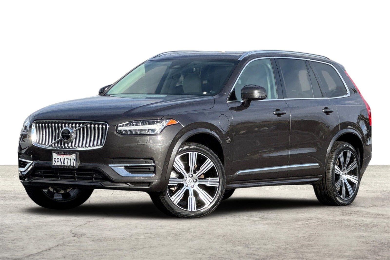 2025 Volvo XC90 T8 Plus photo 2