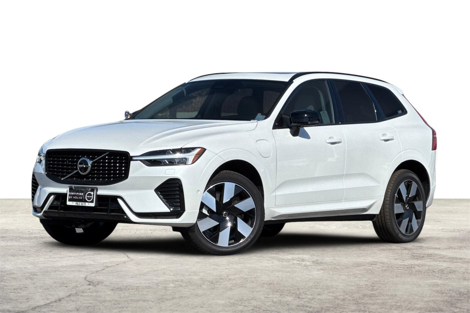 2025 Volvo XC60 Hybrid T8 photo 2