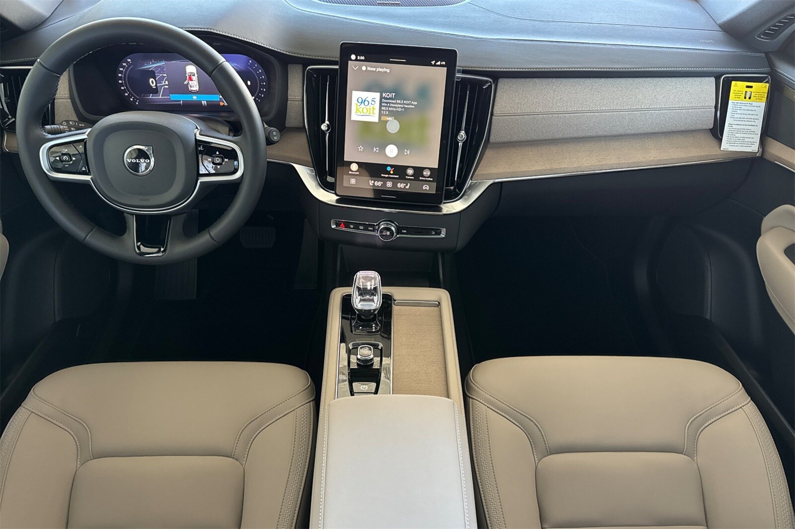 2026 Volvo XC90 Plus photo 2