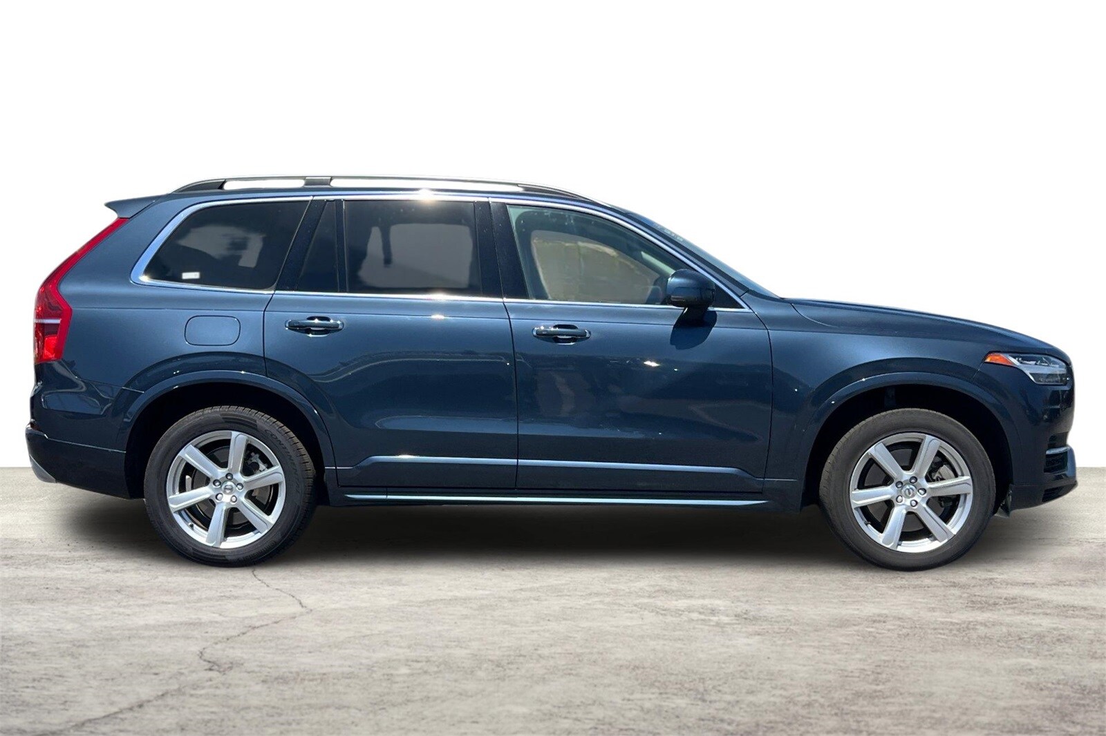 2019 Volvo XC90 T8 Momentum photo 3