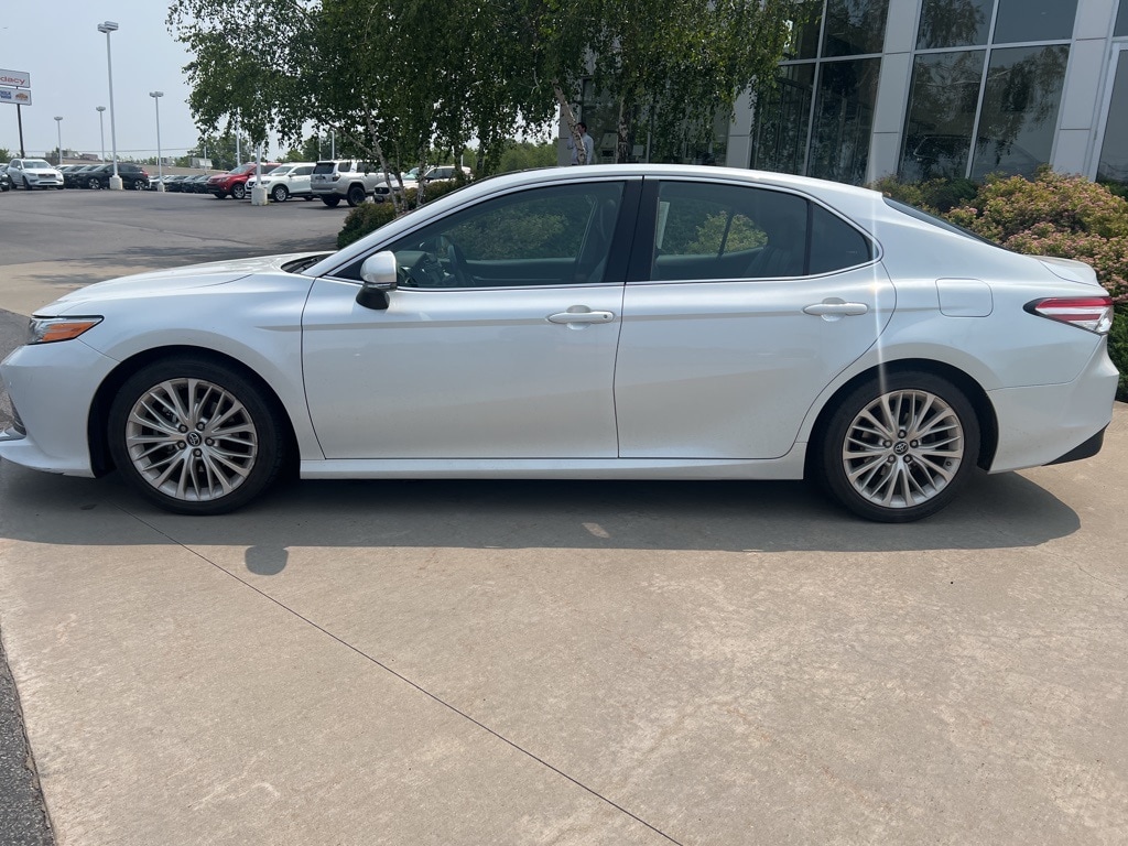 Used 2018 Toyota Camry XLE with VIN 4T1B11HK0JU040019 for sale in Pittston, PA