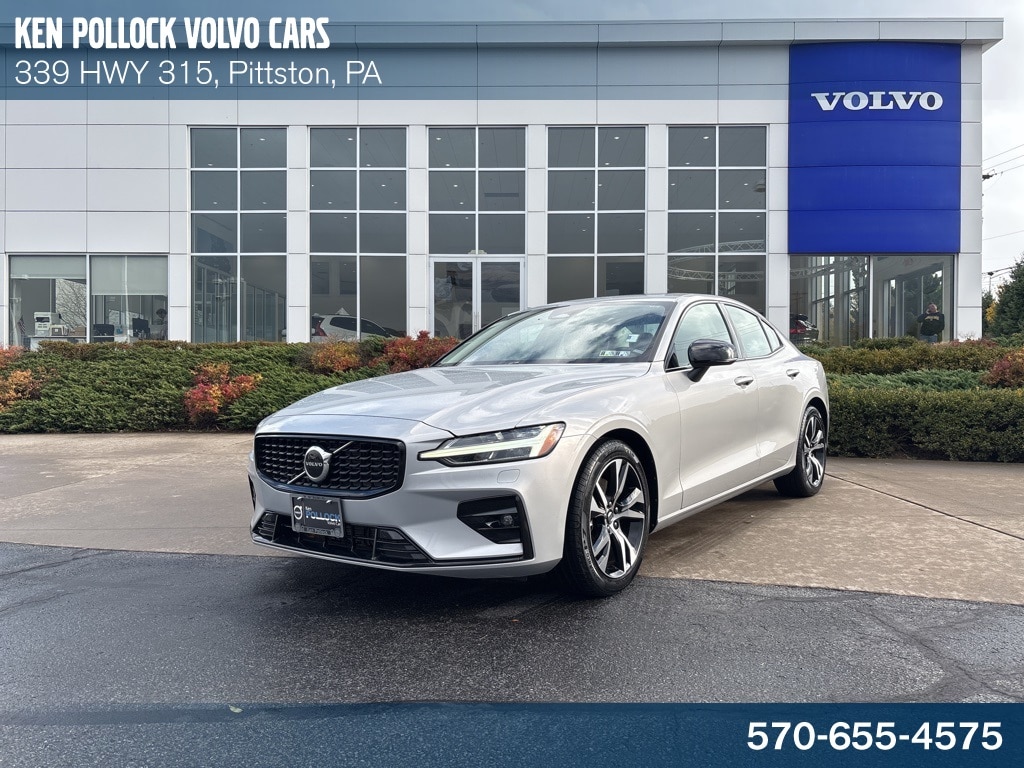 2025 Volvo S60 Core's photo