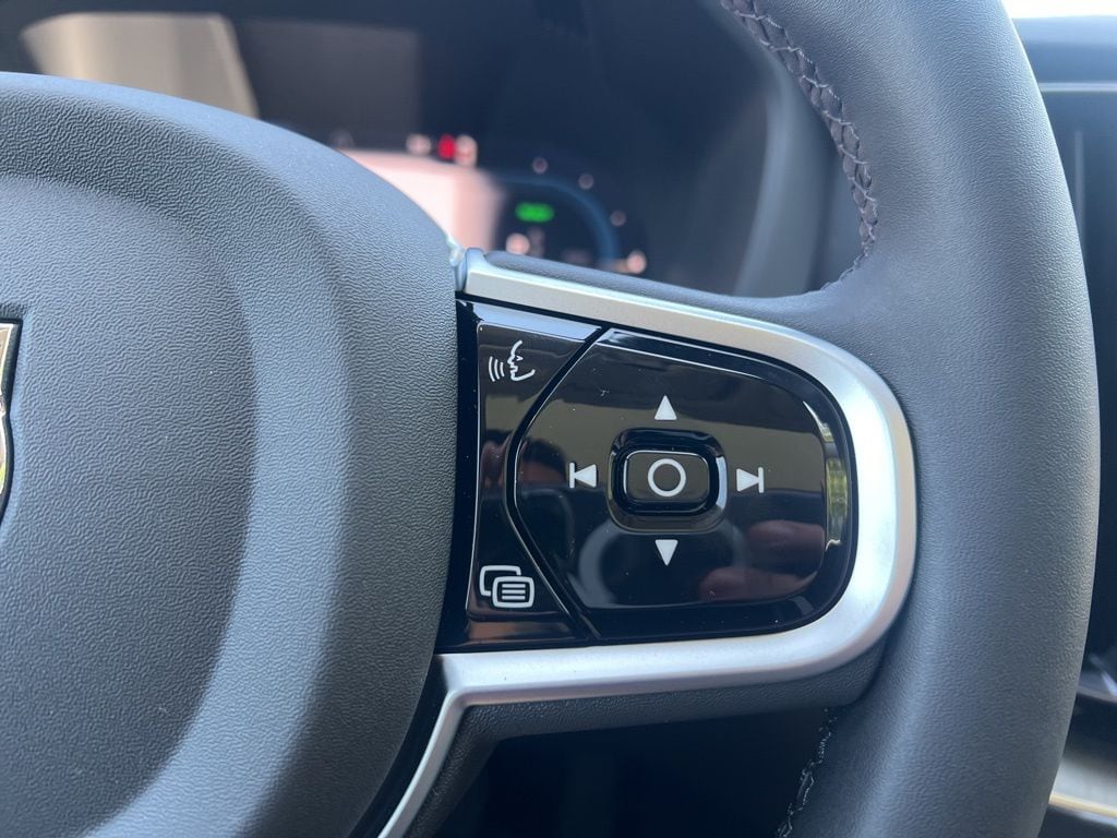 2025 Volvo XC60 Plus - Photo 19