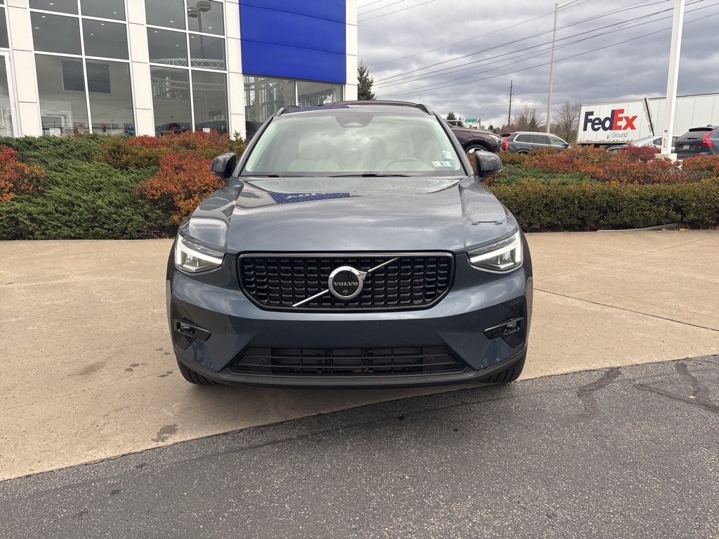 New 2026 Volvo XC40 B5 Plus SUV