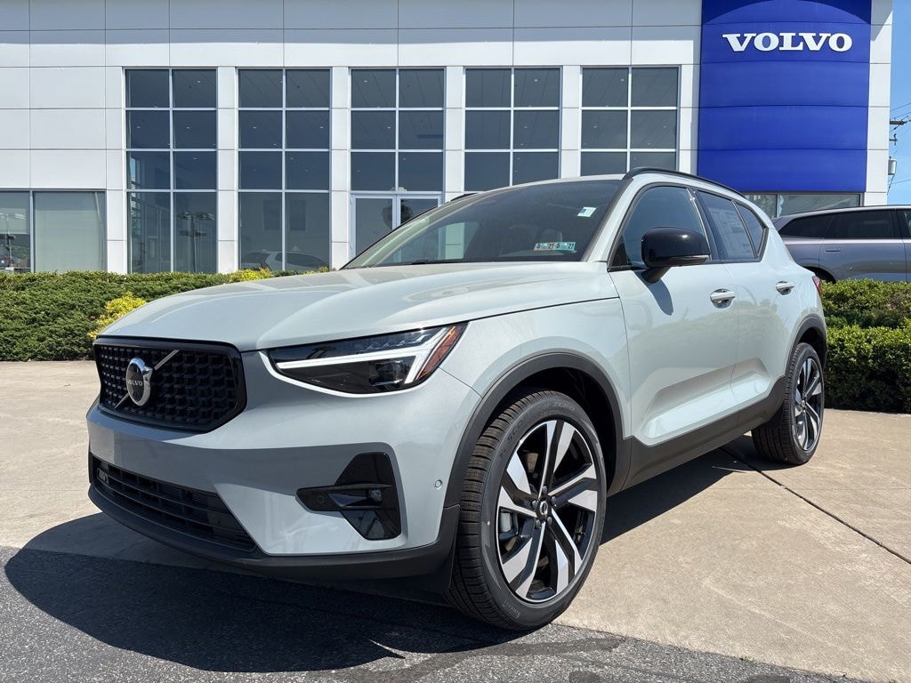New 2026 Volvo XC40 B5 Plus SUV