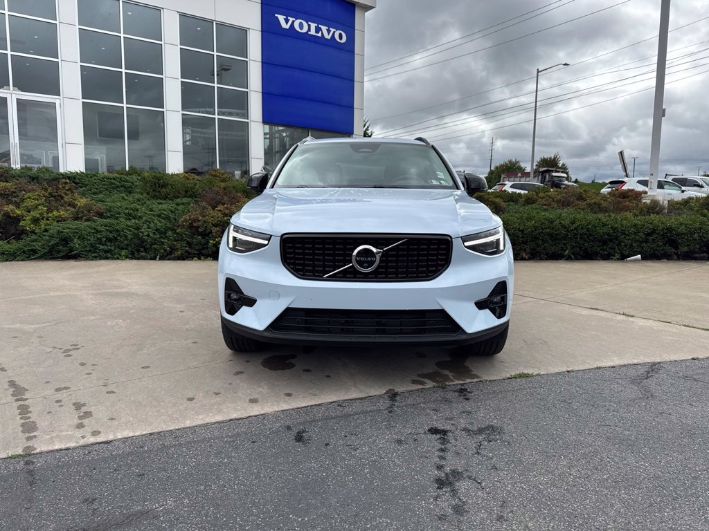 New 2026 Volvo XC40 B5 Plus SUV