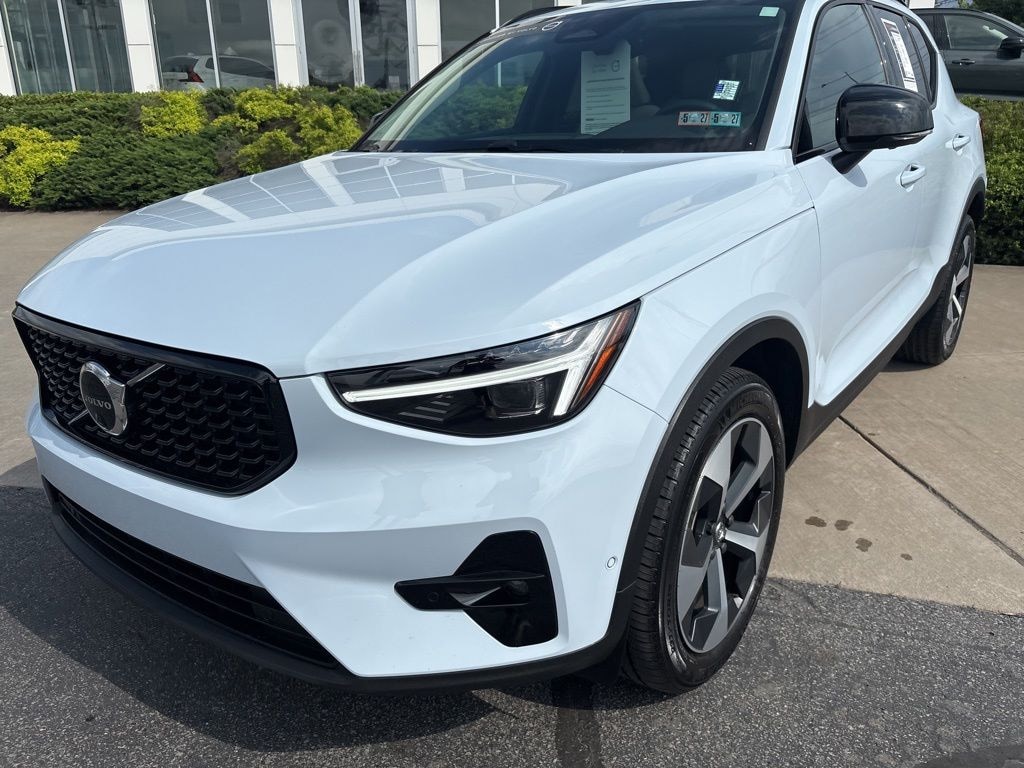 Certified 2026 Volvo XC40 B5 Plus SUV