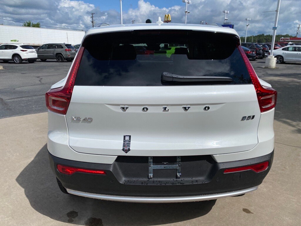 2025 Volvo XC40 Plus photo 4
