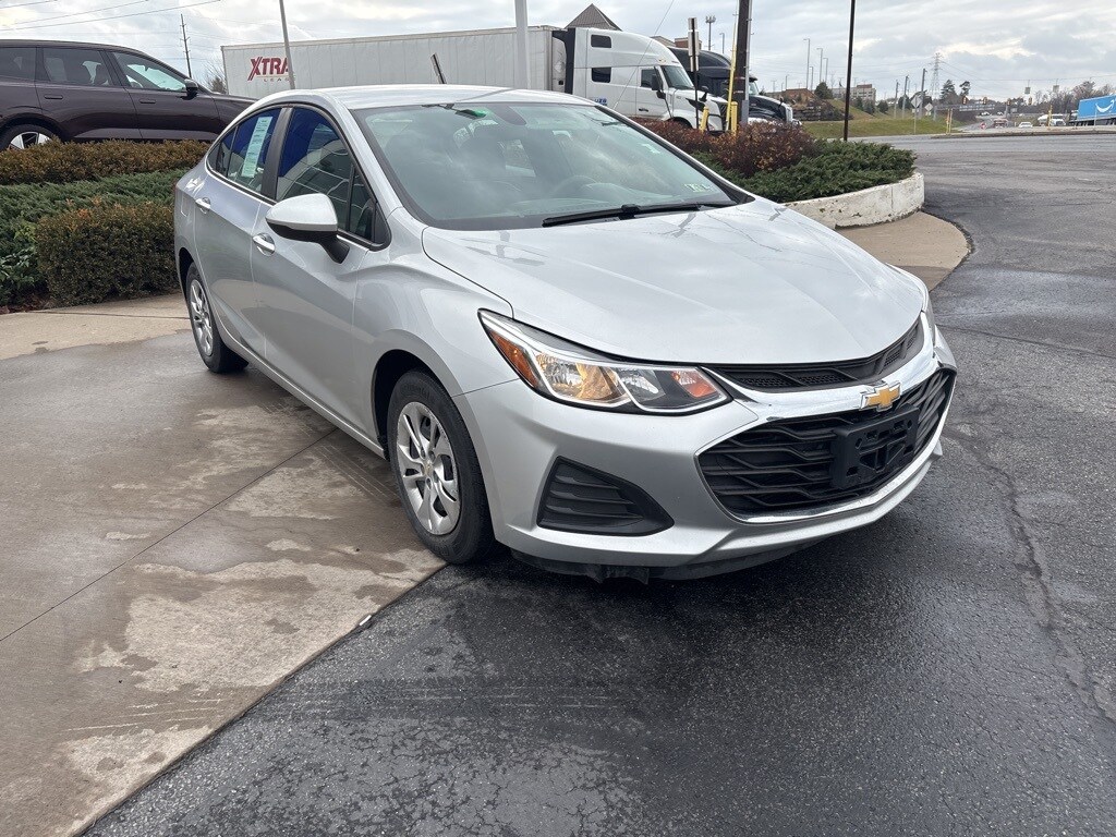 2019 Chevrolet Cruze LS photo 3